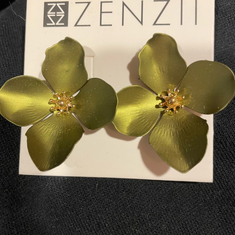 Zenzii Green Floral Earrings